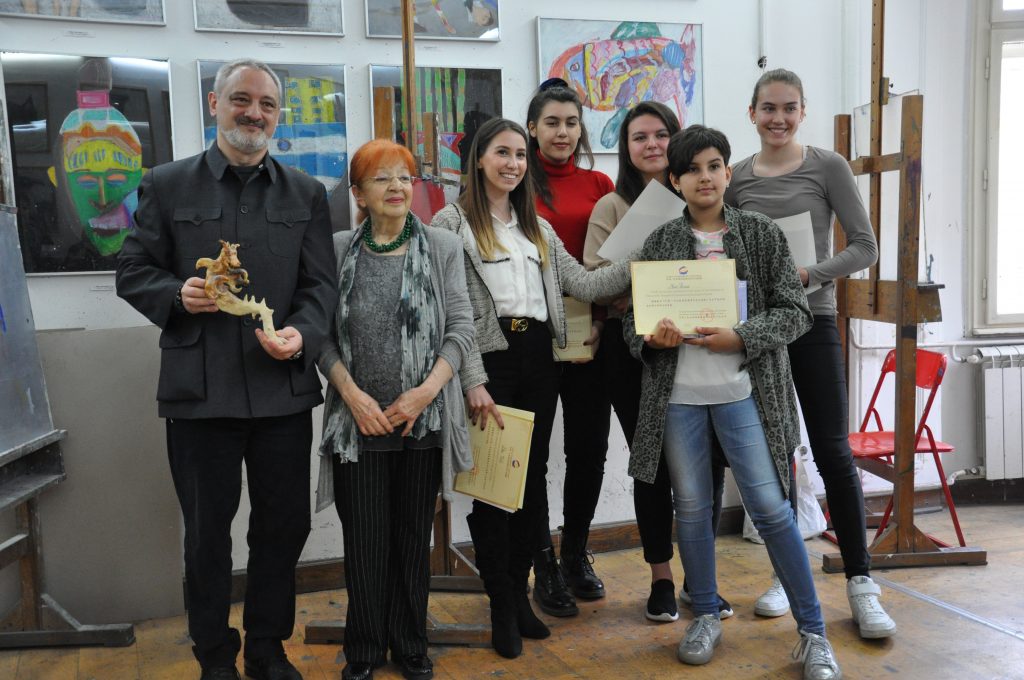 Direktor Instituta Konfucije u Beogradu uručio zahvalnice učenicima Art studija ,,Mali Monmartr“